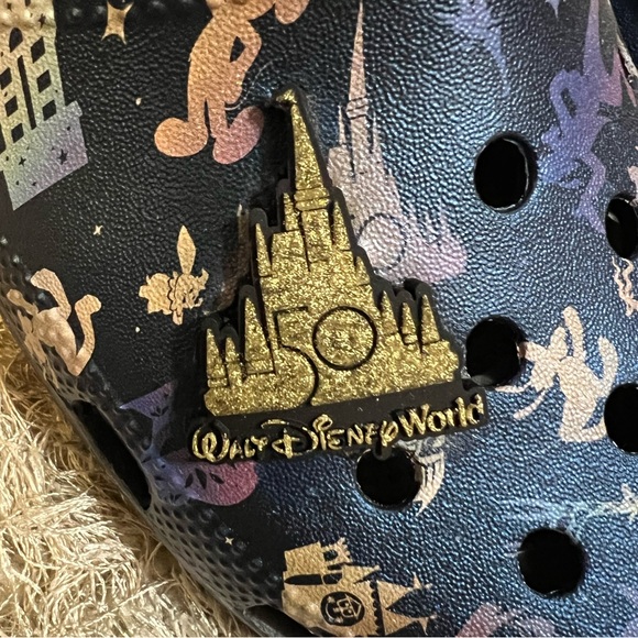 NWT Walt Disney World 50th Anniversary Grand Finale Clogs for Adults by Crocs - Picture 8 of 12